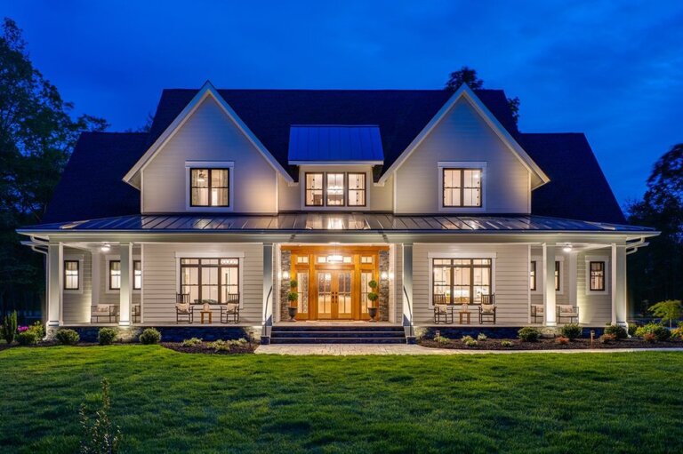 Big White Farmhouse With Wrap-Around Porch: Dream Country Living